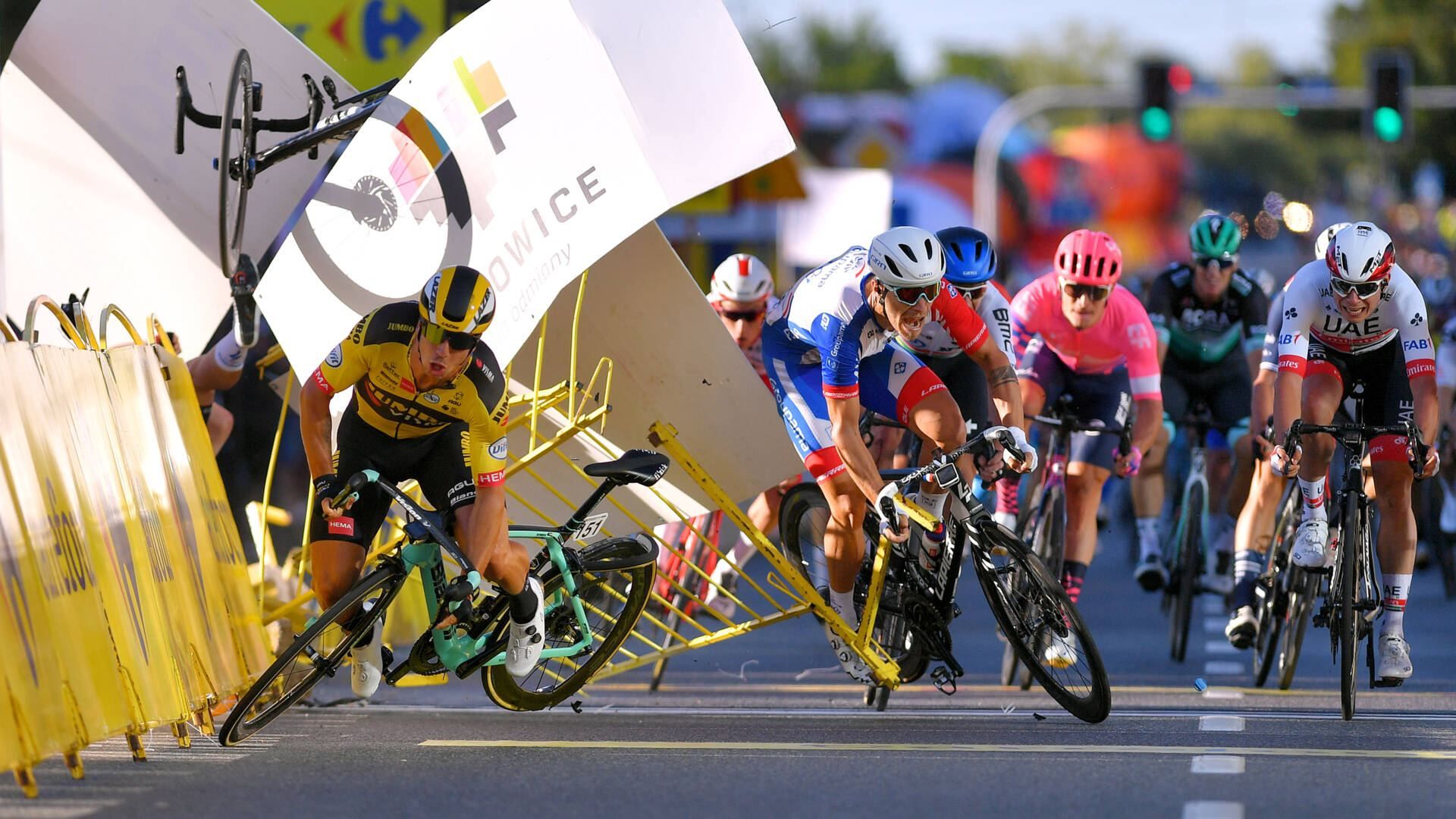 Зіткнення на велогонці в Польщі: постраждав переможець - 24 Канал Зіткнення на велогонці в Польщі: постраждав переможець - 24 Канал