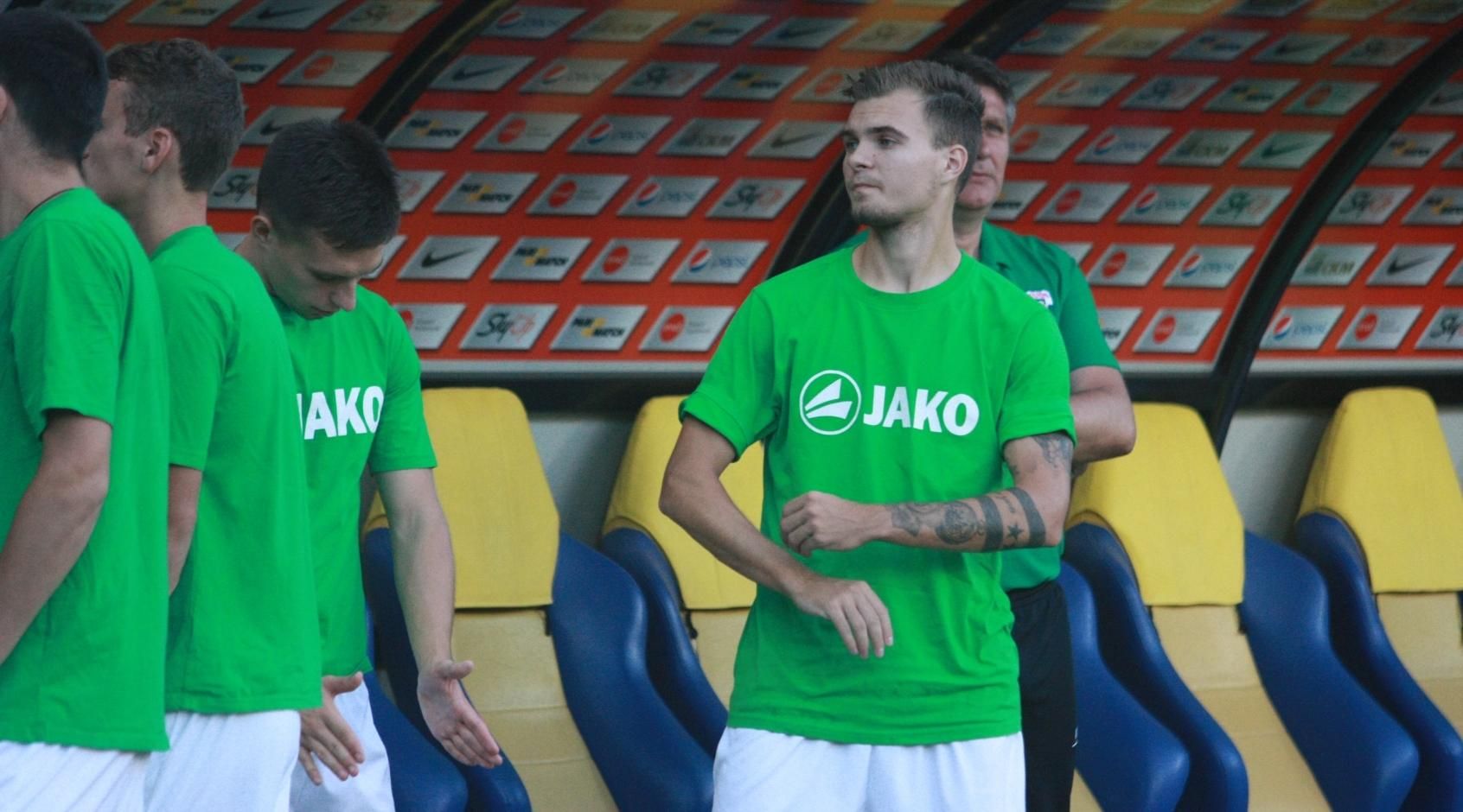 Капитан "Оболони-Бровар" забил эффектный гол с центра поля в матче с "Металлистом-1925": видео Капитан "Оболони-Бровар" забил эффектный гол с центра поля в матче с "Металлистом-1925": видео