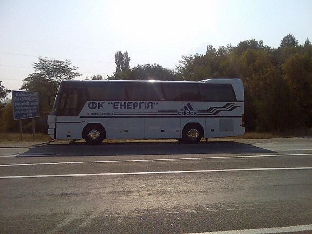 Автобус футбольної "Енергії" загорівся прямо під час поїздки на матч: подробиці