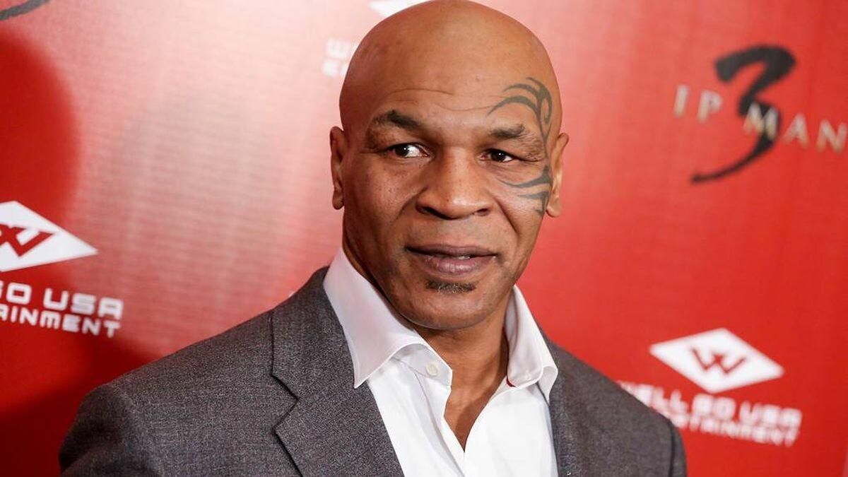 Повернення легенд відкладається: бій Тайсона і Джонса раптово перенесли Повернення легенд відкладається: бій Тайсона і Джонса раптово перенесли