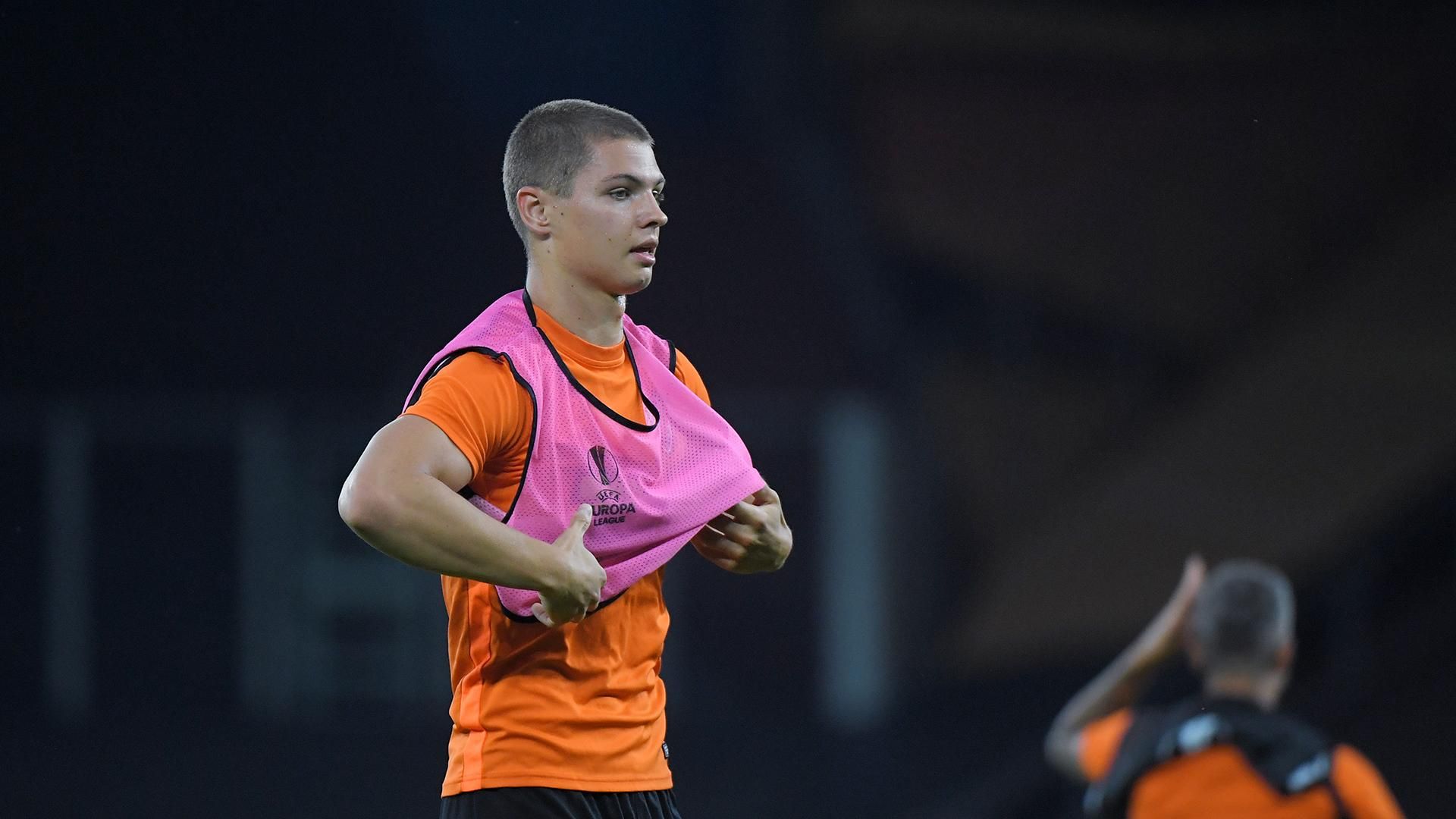 Присвячую перемогу і дебют фанам, сім'ї та окремо дівчині: Бондар про успіх "Шахтаря" Присвячую перемогу і дебют фанам, сім'ї та окремо дівчині: Бондар про успіх "Шахтаря"