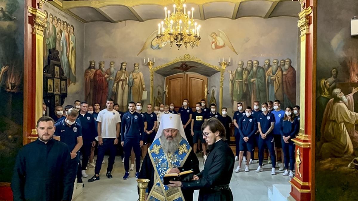 Футболісти "Десни" відправили на молебень до Києво-Печерської лаври перед початком сезону: фото Футболісти "Десни" відправили на молебень до Києво-Печерської лаври перед початком сезону: фото