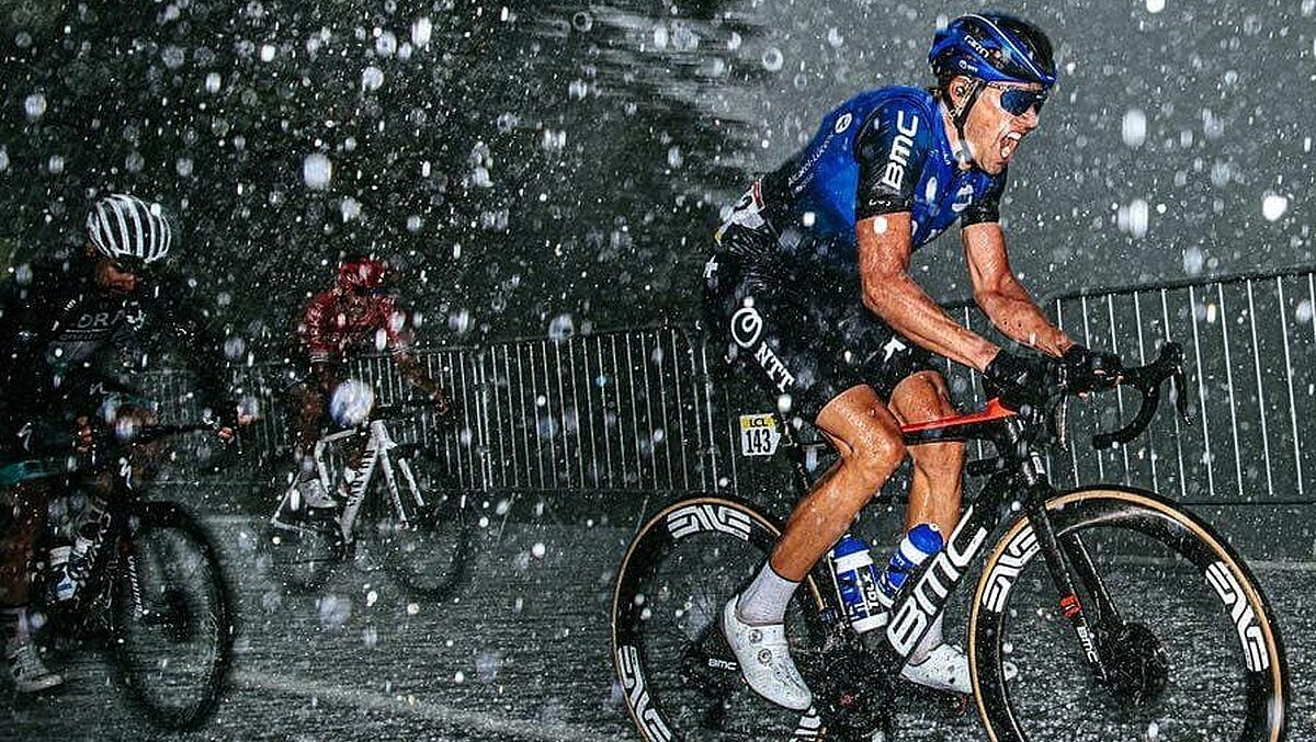 Вся спина избита: во Франции на велосипедистов обрушился ужасный град – жуткие фото Вся спина избита: во Франции на велосипедистов обрушился ужасный град – жуткие фото