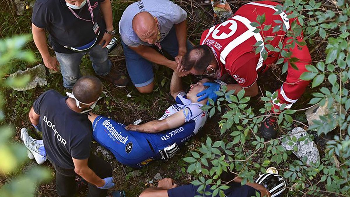 Чемпион Европы попал в жуткую аварию во время велогонки: фото и видео инцидента