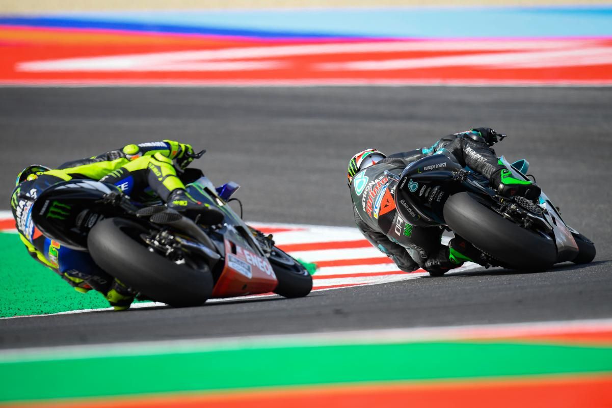 Мотогонщики влаштували моторошну аварію на швидкості 300 км/год: відео Мотогонщики влаштували моторошну аварію на швидкості 300 км/год: відео