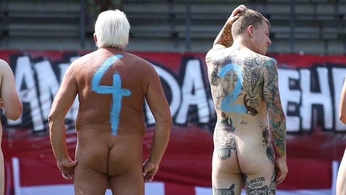 У Німеччині футбольні команди провели матч голими: фото (18+) У Німеччині футбольні команди провели матч голими: фото (18+)