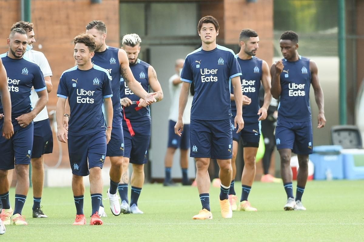 Стартовый матч чемпионата Франции перенесен из-за вспышки коронавируса в "Марселе" Стартовый матч чемпионата Франции перенесен из-за вспышки коронавируса в "Марселе"