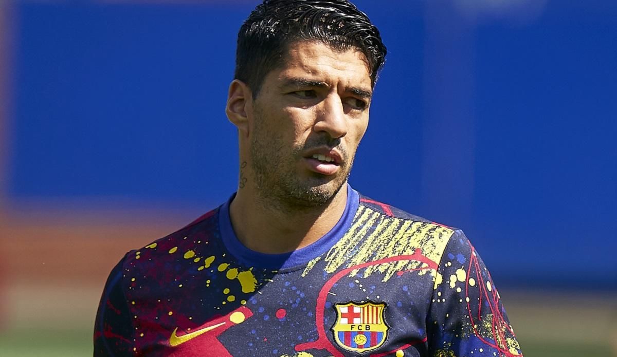 "Барселона" хочет избавиться от забивного нападающего Суареса "Барселона" хочет избавиться от забивного нападающего Суареса