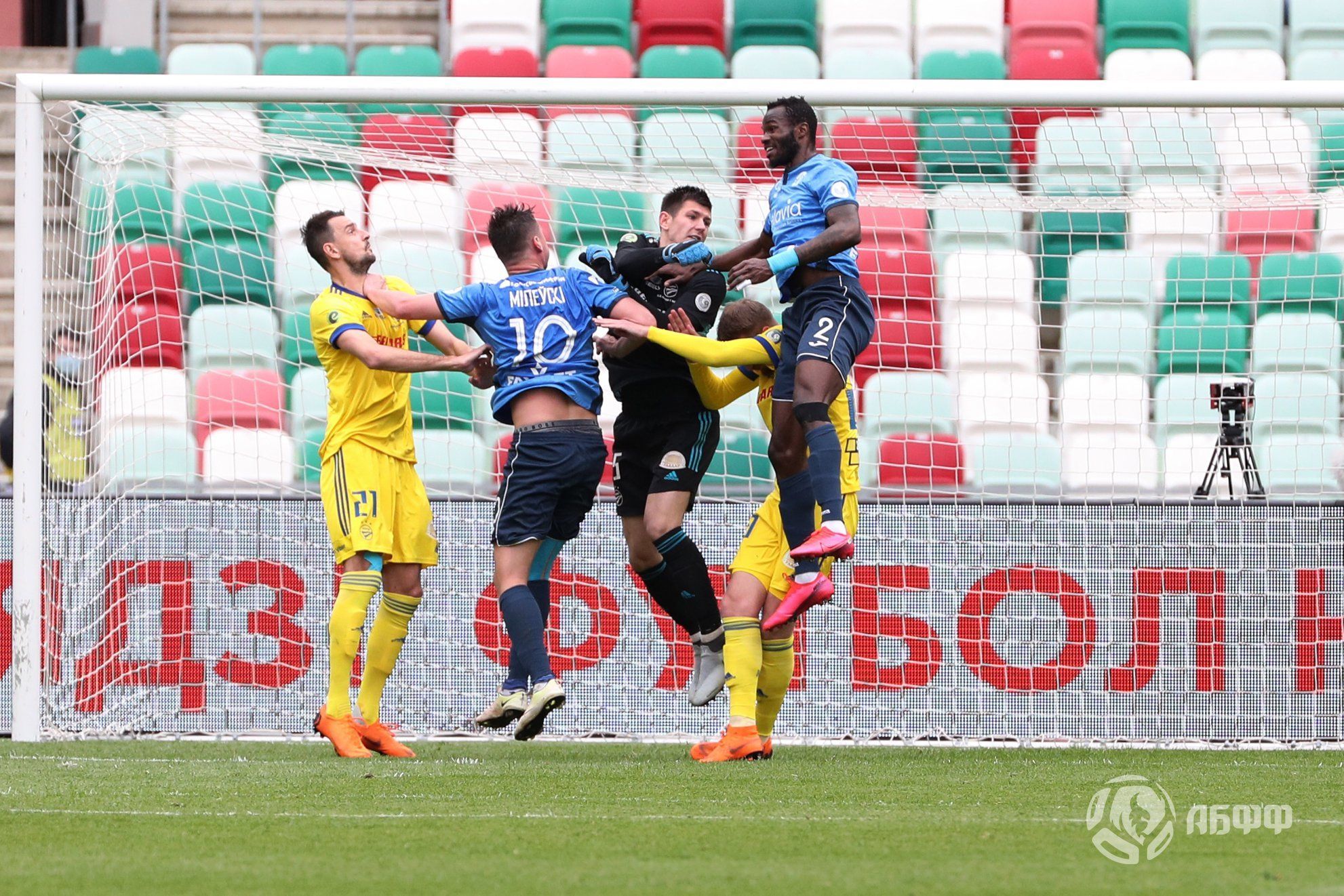 Футбольные матчи в Беларуси состоятся без зрителей Футбольные матчи в Беларуси состоятся без зрителей