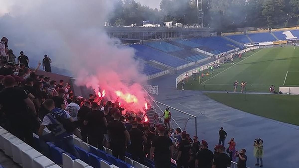Фанаты "Динамо" прорвались на стадион во время матча: реакция Григория Суркиса Фанаты "Динамо" прорвались на стадион во время матча: реакция Григория Суркиса