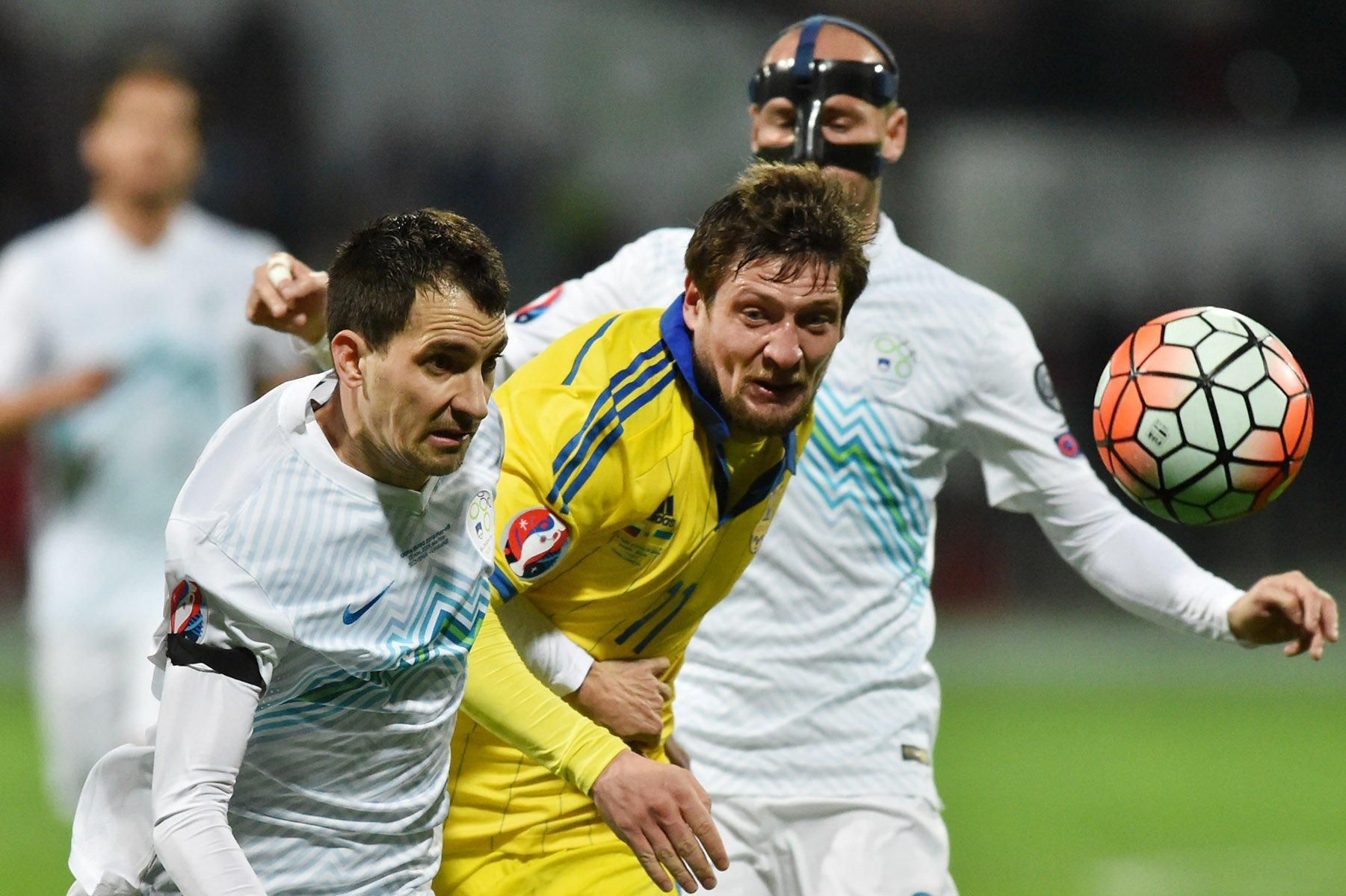 Селезньов офіційно підписав контракт з учасником Ліги Європи: фото Селезньов офіційно підписав контракт з учасником Ліги Європи: фото