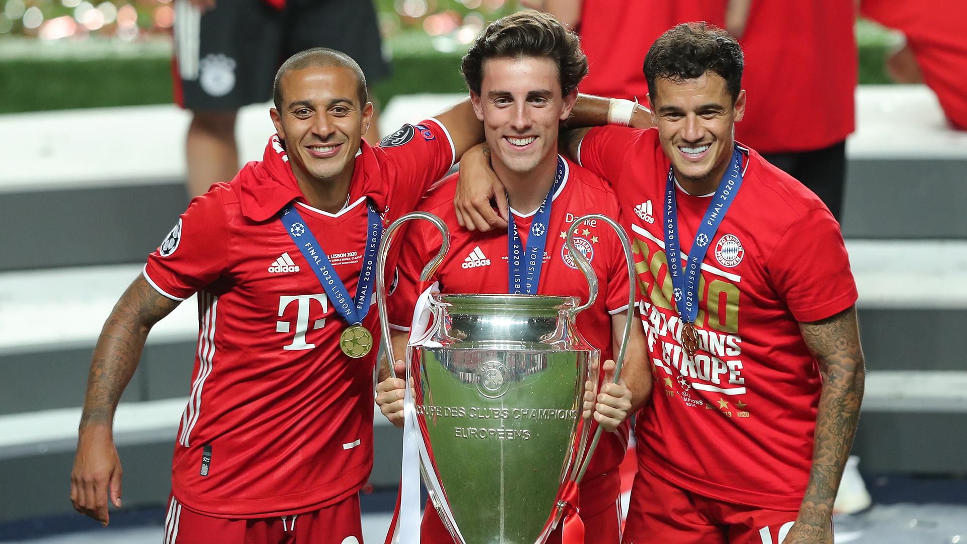 Защитник "Баварии" Одриосола выиграл 5-й трофей за сезон, сыграв лишь 10 матчей Защитник "Баварии" Одриосола выиграл 5-й трофей за сезон, сыграв лишь 10 матчей