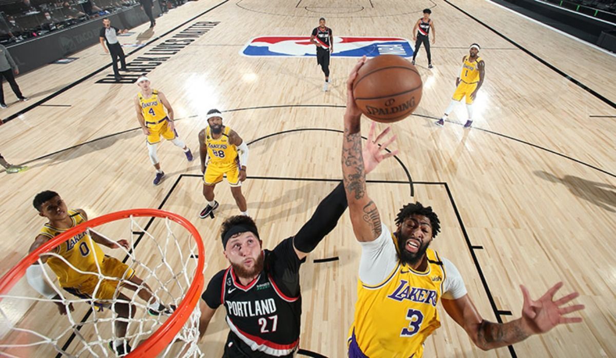 "Лейкерс" та "Мілуокі" вийшли в другий раунд плей-офф НБА: відео