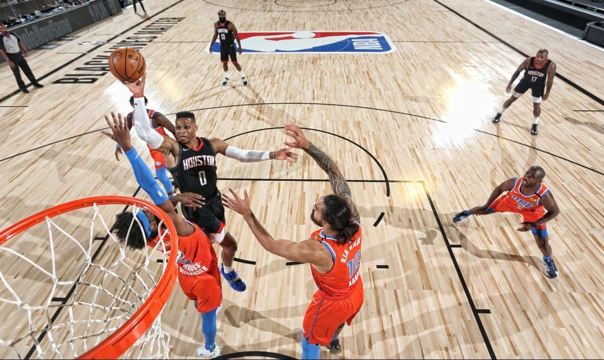 Баскетболист подло ударил соперника в пах, после чего на площадке возникла стычка: видео Баскетболист подло ударил соперника в пах, после чего на площадке возникла стычка: видео