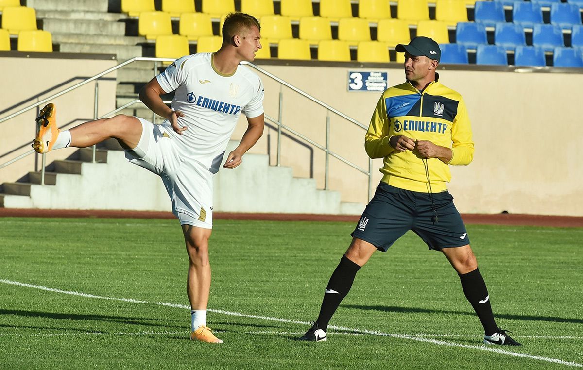 Посвята новачків збірної: "Ах, Одеса" від Супряги та Бущана, Bella Ciao у виконанні італійця Посвята новачків збірної: "Ах, Одеса" від Супряги та Бущана, Bella Ciao у виконанні італійця