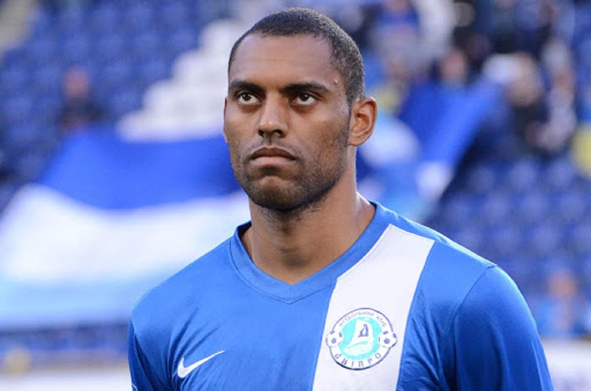 Колишній лідер "Дніпра" Дуглас підписав контракт з "Дніпро-1" Колишній лідер "Дніпра" Дуглас підписав контракт з "Дніпро-1"