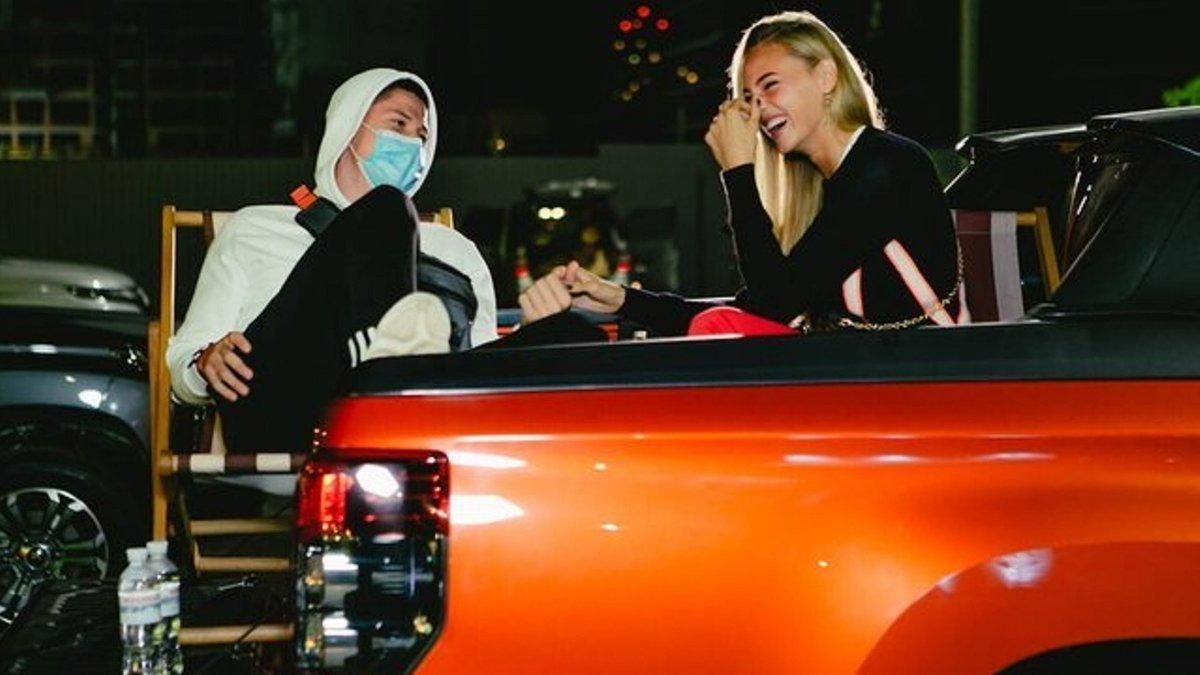 Футболист "Динамо" подогрел слухи об отношениях с Билодид: фото Футболист "Динамо" подогрел слухи об отношениях с Билодид: фото