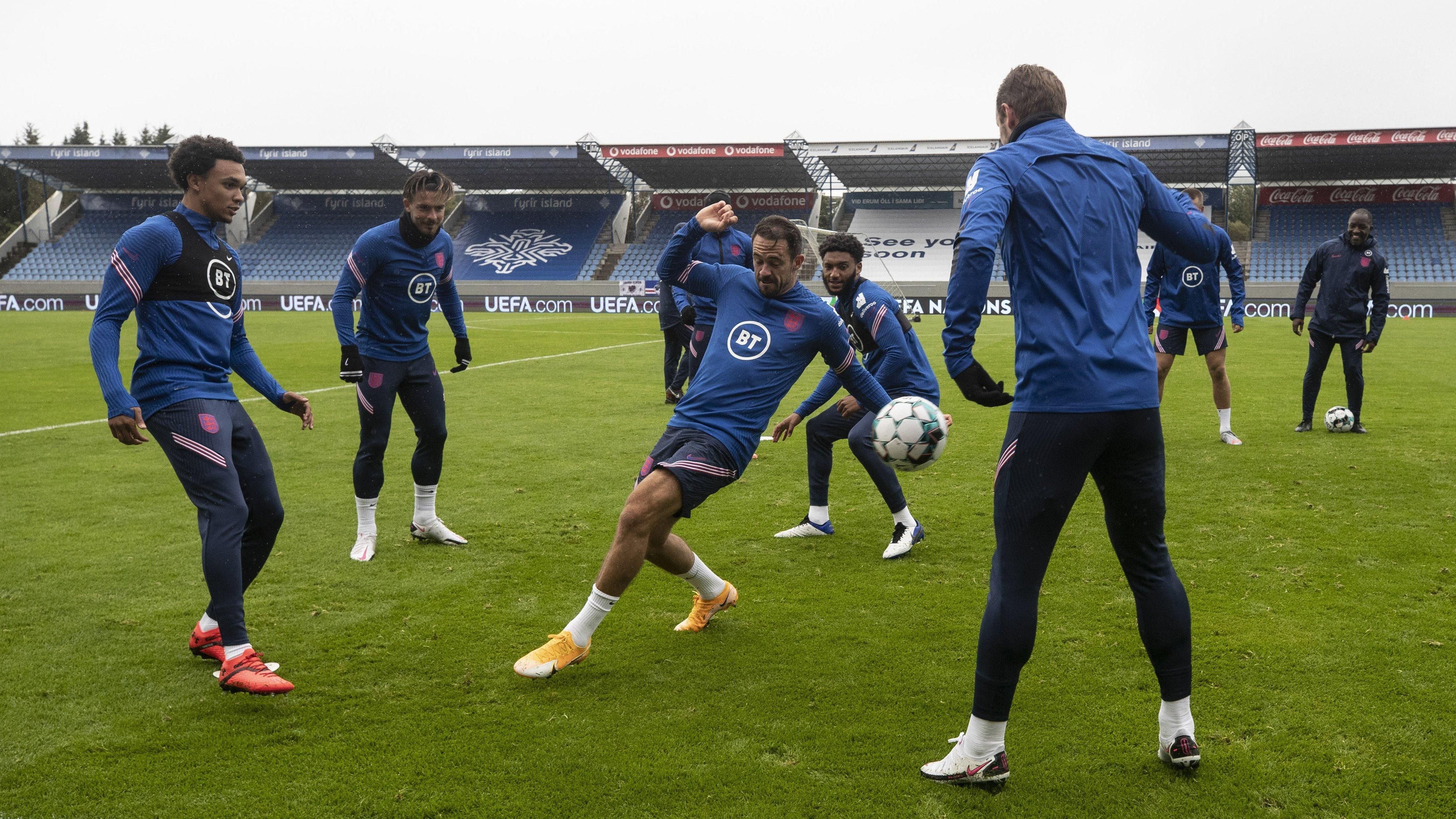 Двойной нокаут: футболисты сборной Англии жестко столкнулись на тренировке – видео Двойной нокаут: футболисты сборной Англии жестко столкнулись на тренировке – видео