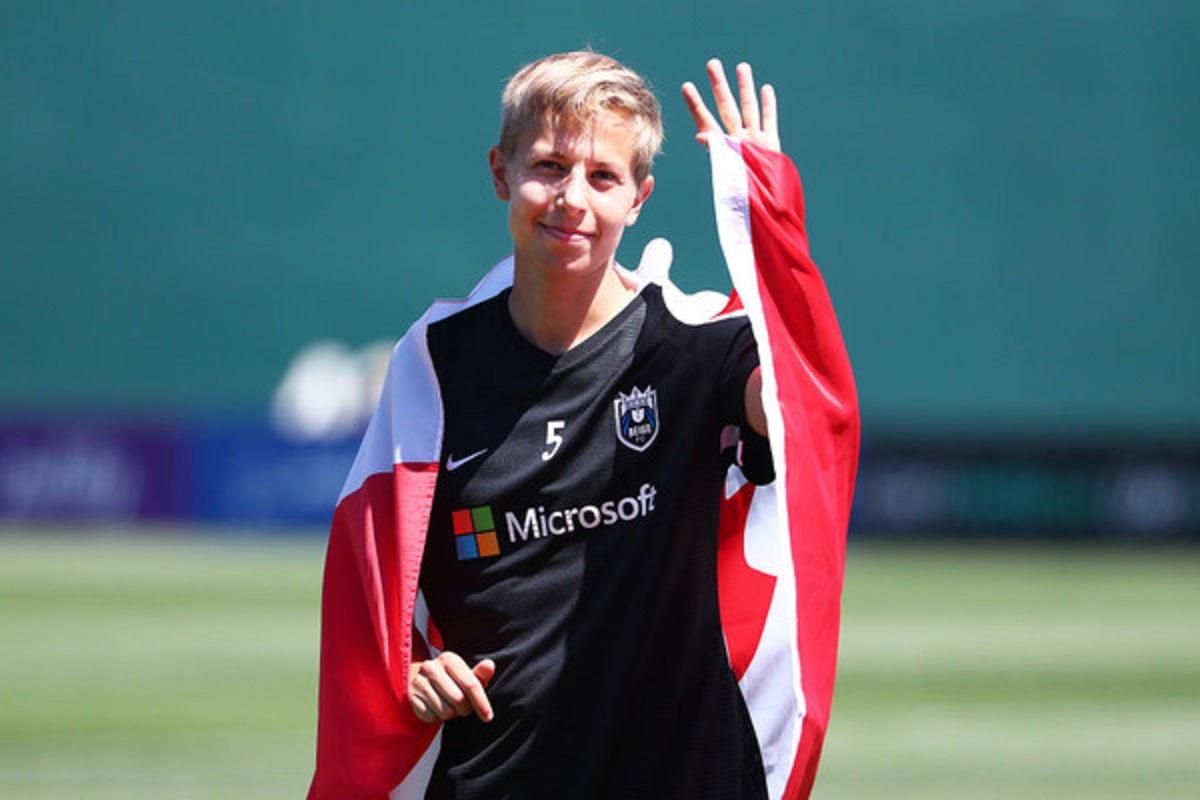 Футболистка сборной Канады стала мужчиной-трансгендером Футболистка сборной Канады стала мужчиной-трансгендером