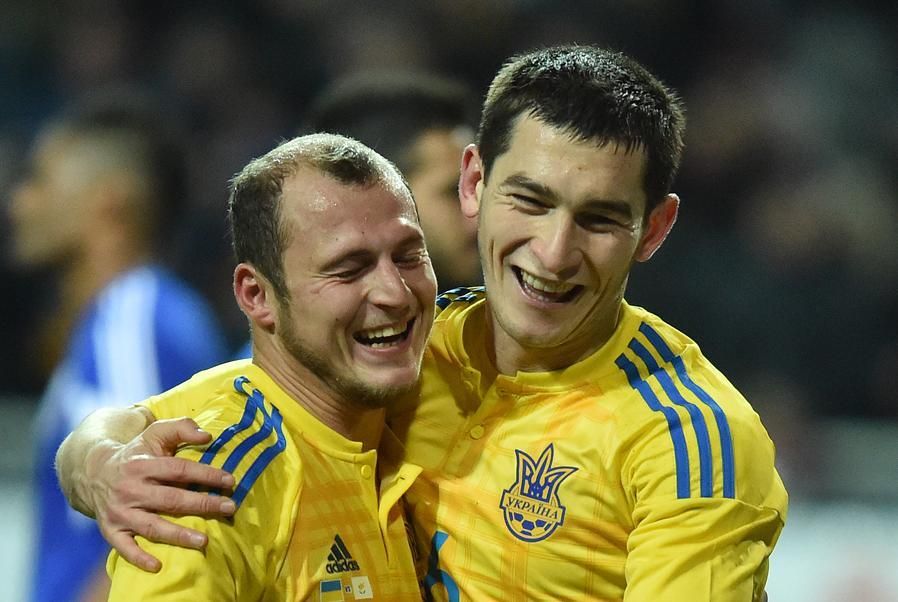 Зозуля подарил футболку главе МИД Кулебе: мы за Украину на футбольных и дипломатических полях Зозуля подарил футболку главе МИД Кулебе: мы за Украину на футбольных и дипломатических полях