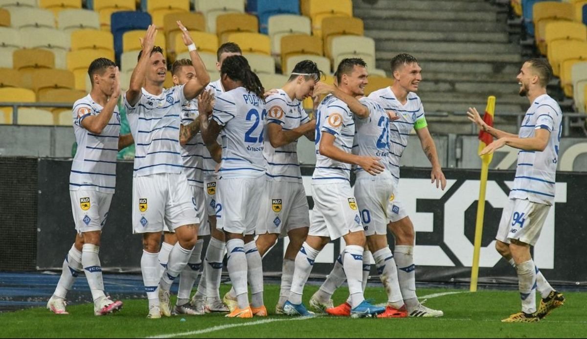 УЄФА вимагає в "Динамо" пройти ще один тест на коронавірус перед матчем з АЗ УЄФА вимагає в "Динамо" пройти ще один тест на коронавірус перед матчем з АЗ