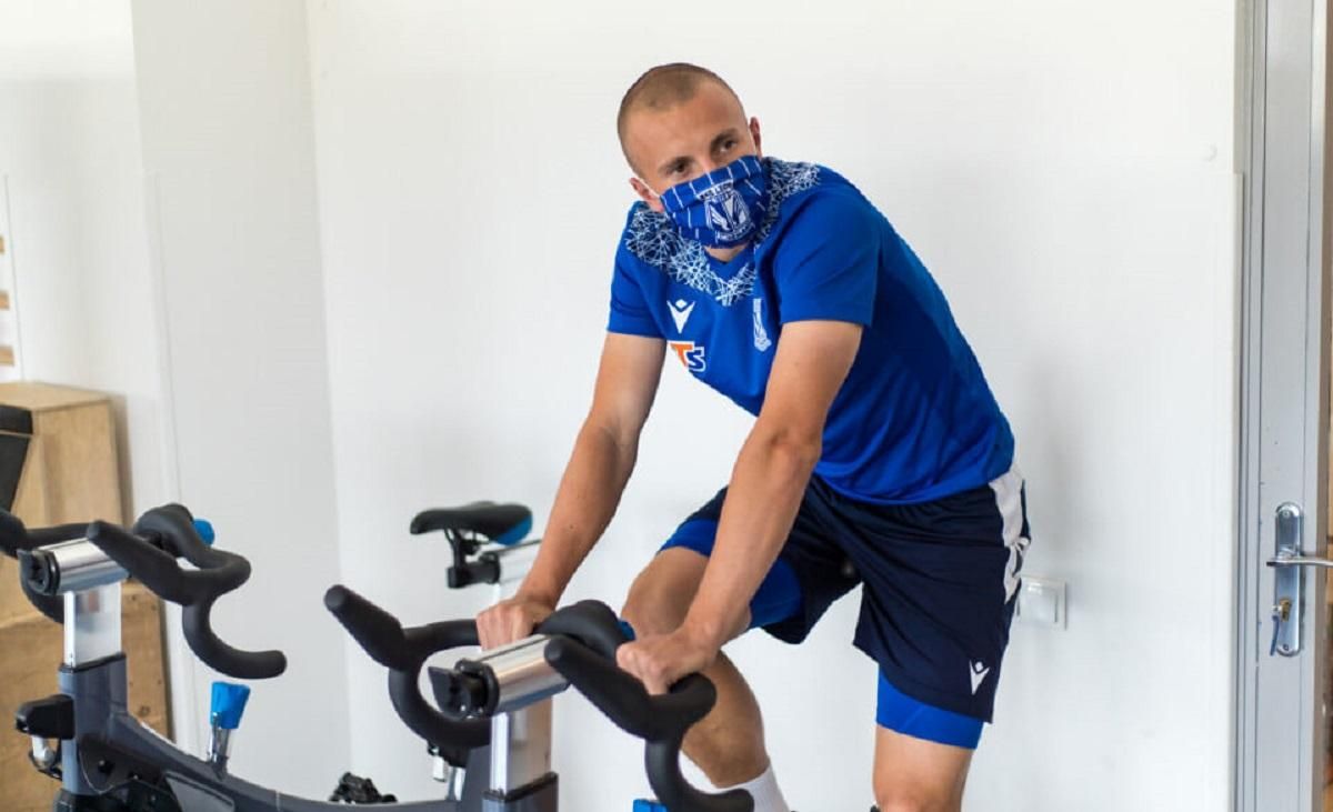 Известный украинский футболист Кравец продолжит карьеру в Польше Известный украинский футболист Кравец продолжит карьеру в Польше