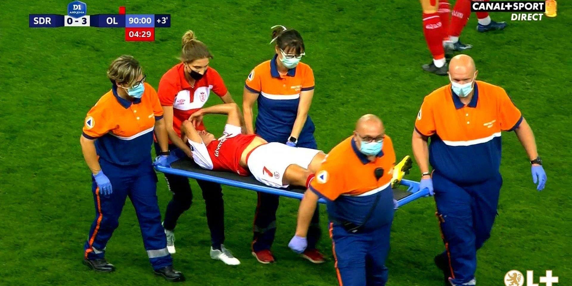 Во Франции футболистка нокаутировала соперницу ударом ногой в голову: жуткое видео