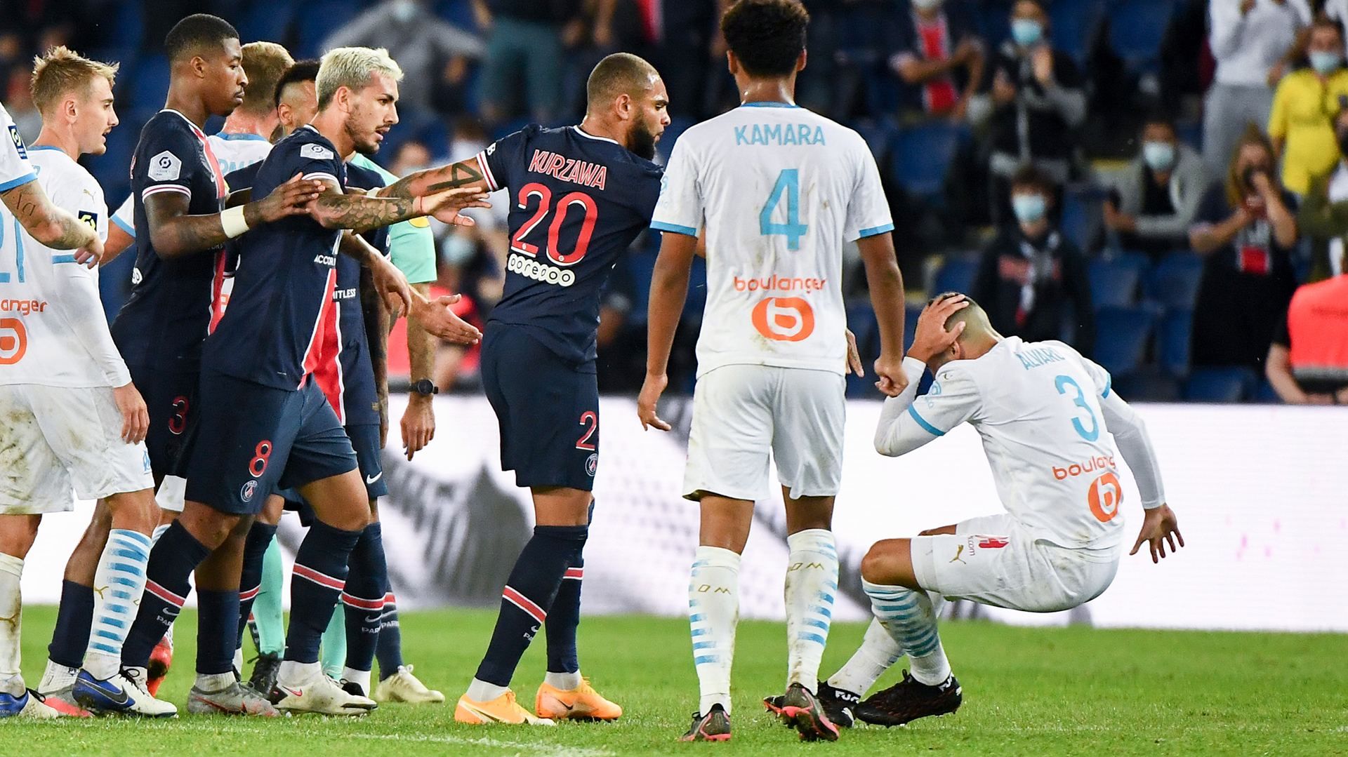 Бійка між гравцями ПСЖ та "Марселя" Бійка між гравцями ПСЖ та "Марселя"