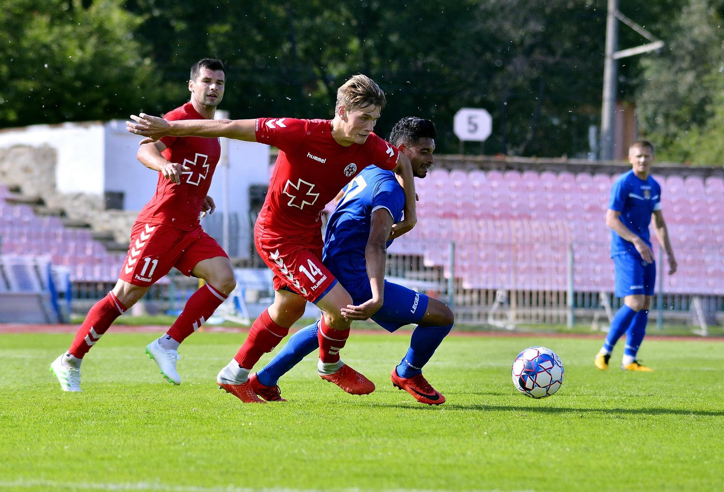 Епідемія коронавірусу в українському футболі: у "Волині" виявили 13 випадків Епідемія коронавірусу в українському футболі: у "Волині" виявили 13 випадків