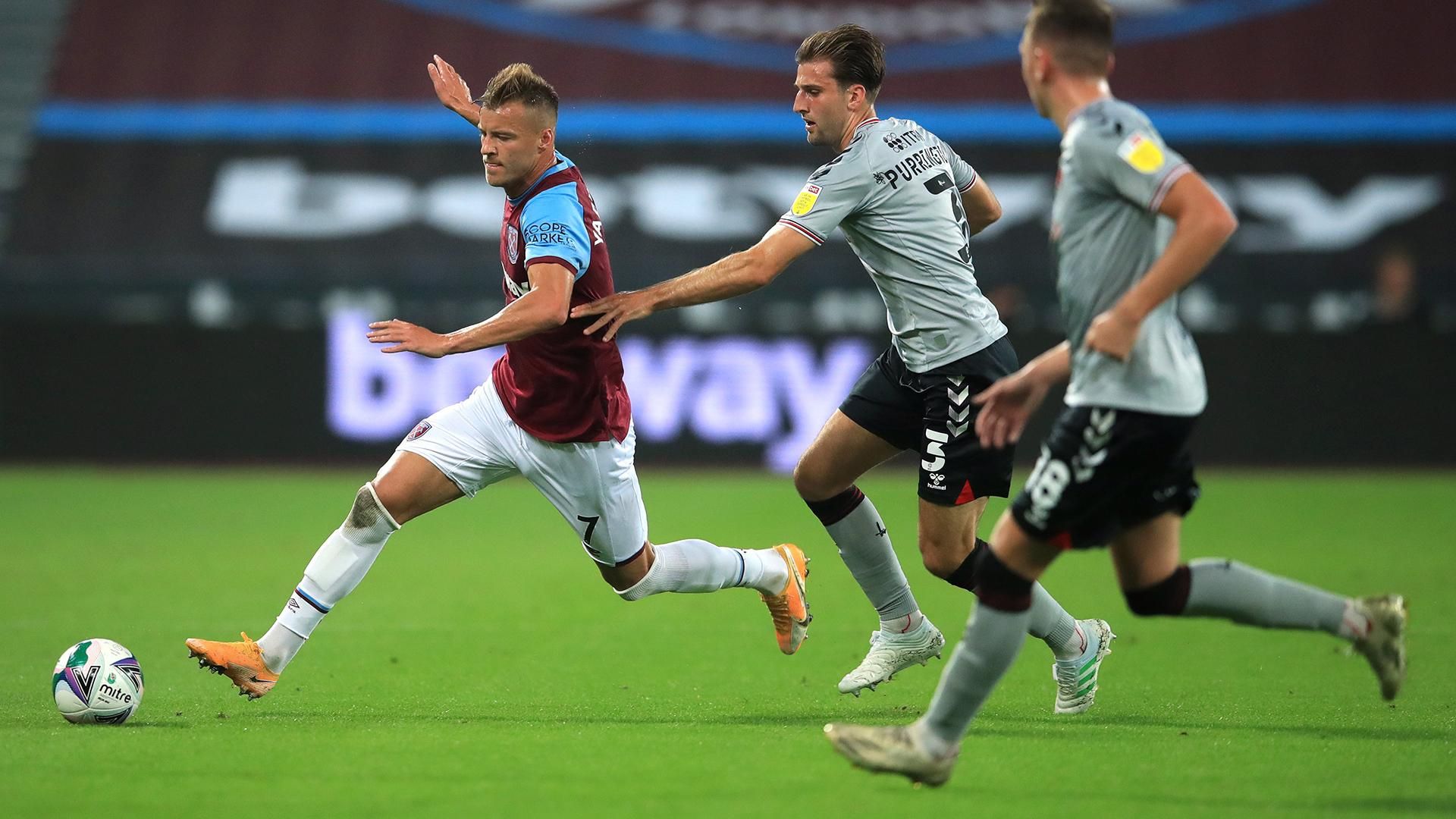 Ярмоленко отметился результативным пасом за "Вест Хэм" в кубковом матче – видео Ярмоленко отметился результативным пасом за "Вест Хэм" в кубковом матче – видео