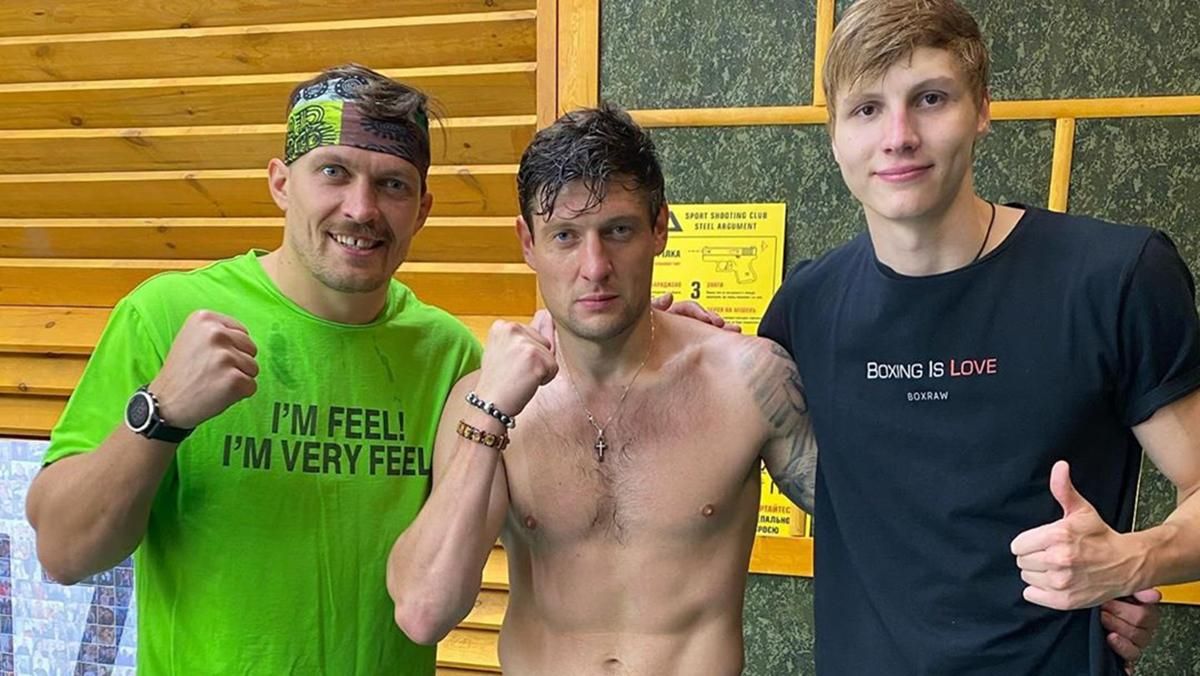 Селезньов проводить тренування з Усиком: футболіст виклав фото з тренерського табору боксера Селезньов проводить тренування з Усиком: футболіст виклав фото з тренерського табору боксера