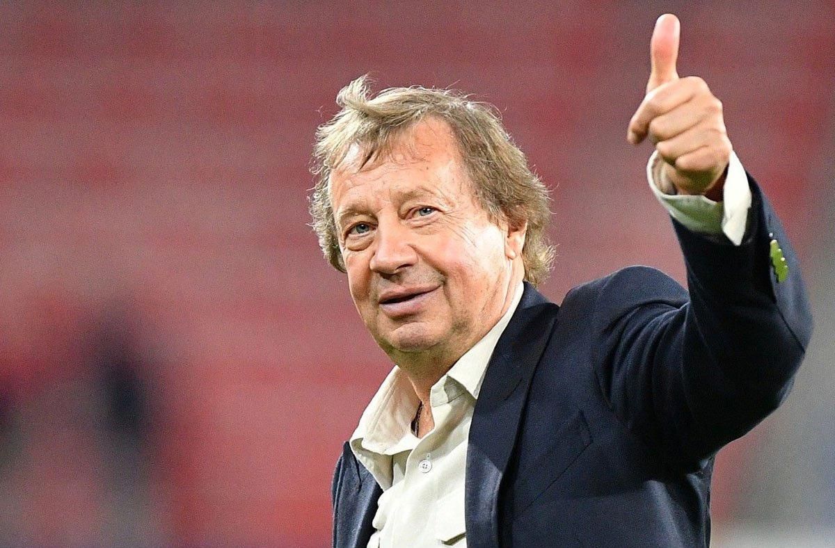 73-річний екстренер "Динамо" опублікував фото напівоголеної дівчини у Instagram 73-річний екстренер "Динамо" опублікував фото напівоголеної дівчини у Instagram