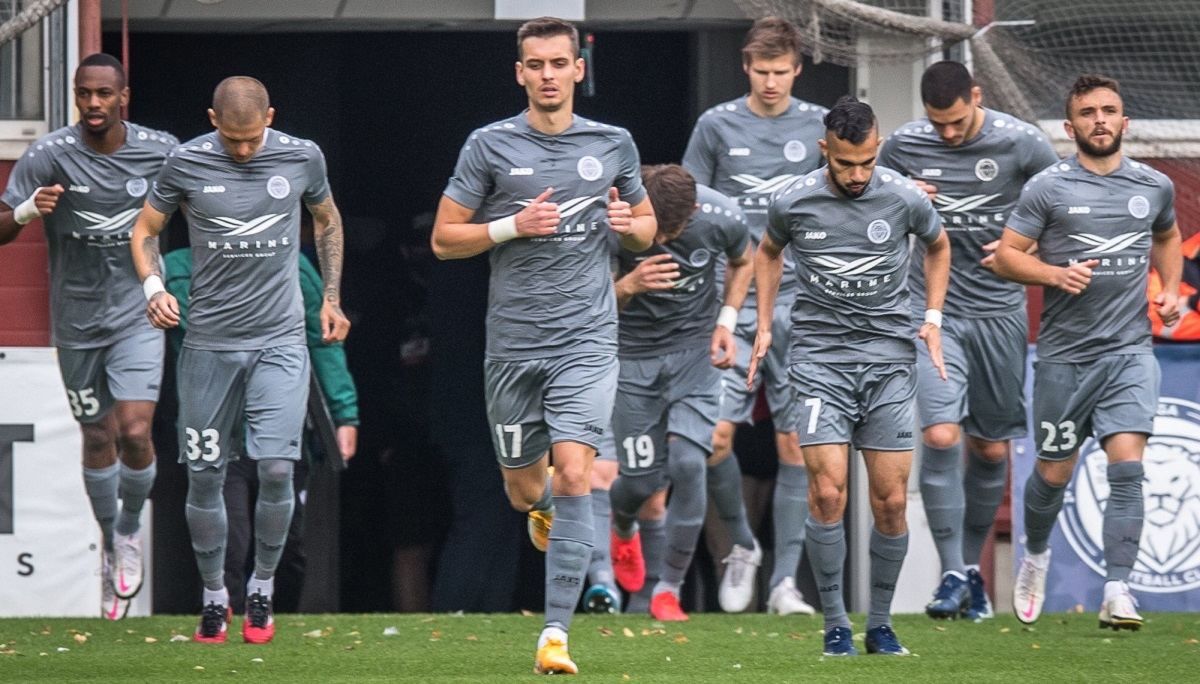 Сорвана крыша и разбит прожектор: стихия сорвала матч Лиги Европы – видео Сорвана крыша и разбит прожектор: стихия сорвала матч Лиги Европы – видео