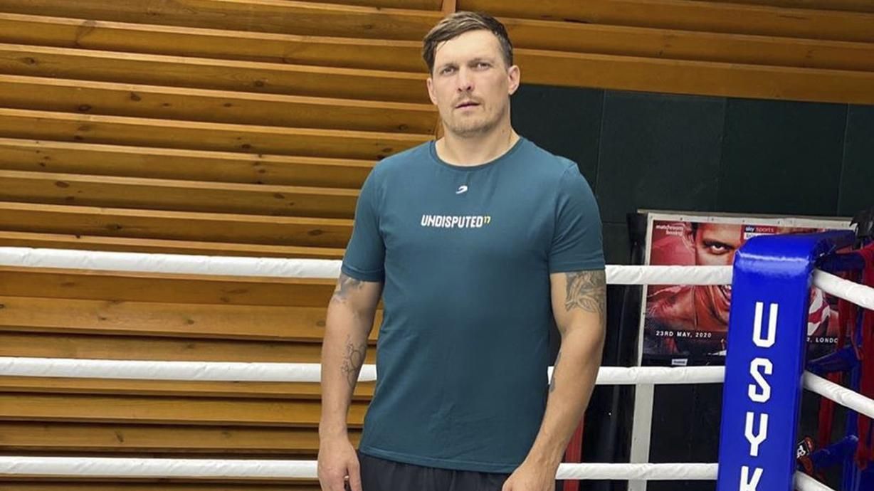 Я йду по тебе: Усик записав звернення до Чісори, де його боляче б'ють – відео Я йду по тебе: Усик записав звернення до Чісори, де його боляче б'ють – відео