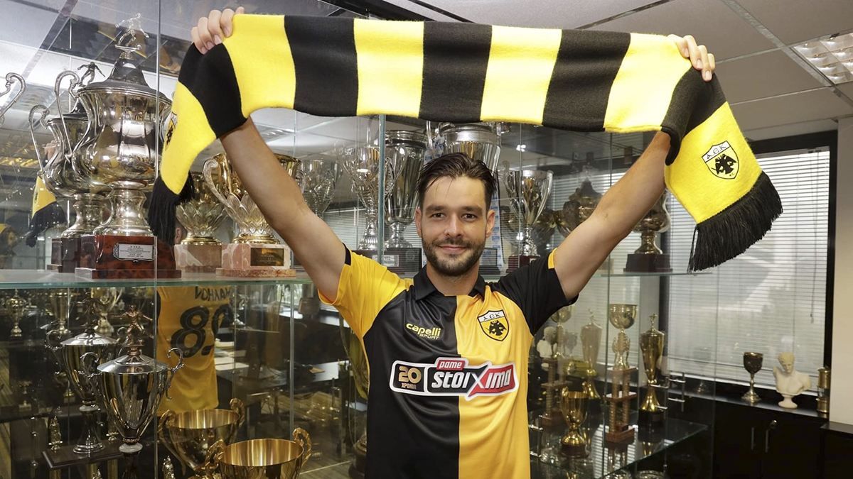 Футболист сборной Украины Шахов покинул Серию А и продолжит карьеру в Греции Футболист сборной Украины Шахов покинул Серию А и продолжит карьеру в Греции