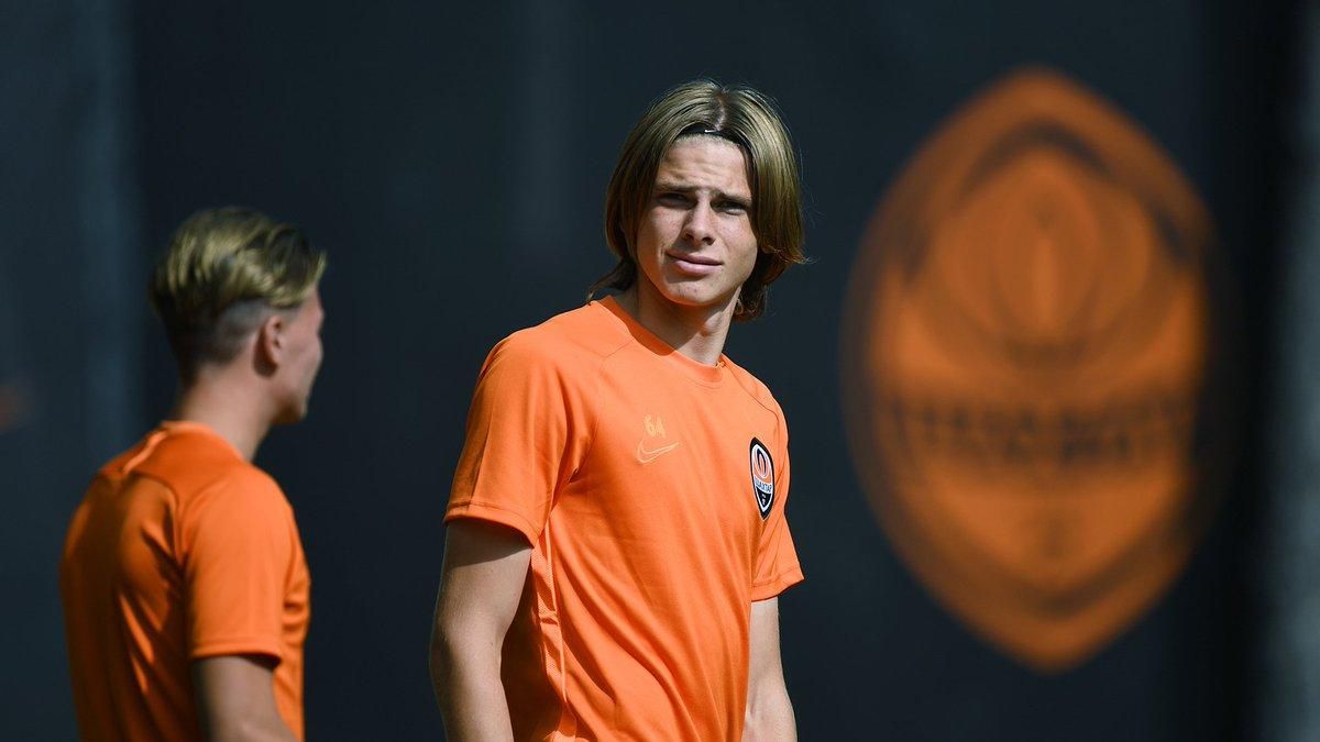 Талант "Шахтаря" забив розкішний гол, який буде снитись у жахливих снах воротарю "Зорі": відео Талант "Шахтаря" забив розкішний гол, який буде снитись у жахливих снах воротарю "Зорі": відео