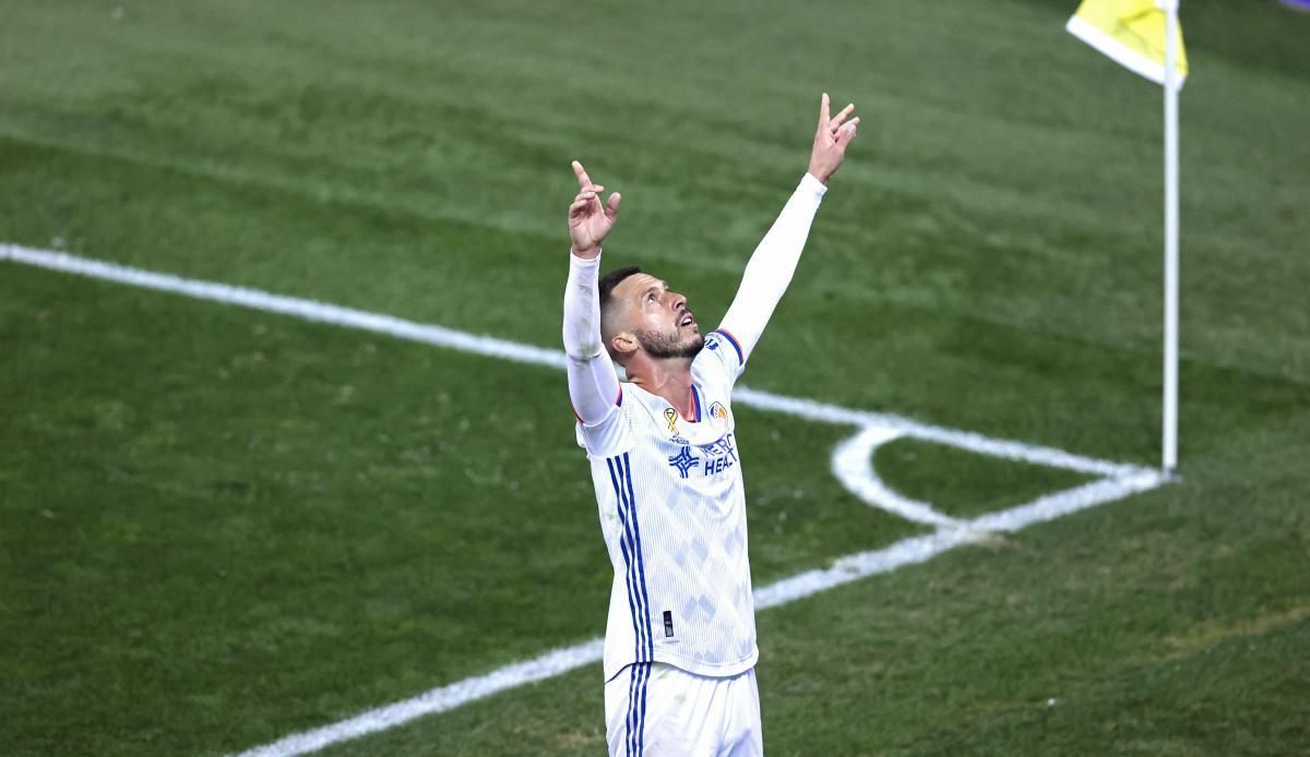 В США футболист забил блестящий гол прямым ударом с углового: видео В США футболист забил блестящий гол прямым ударом с углового: видео