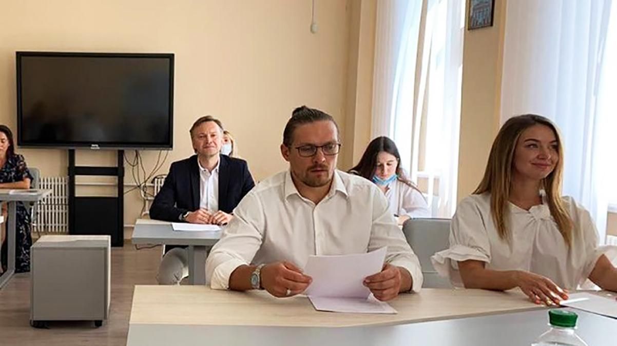 А як же бокс: Усик вирішив вступити в університет та здобути другу освіту А як же бокс: Усик вирішив вступити в університет та здобути другу освіту