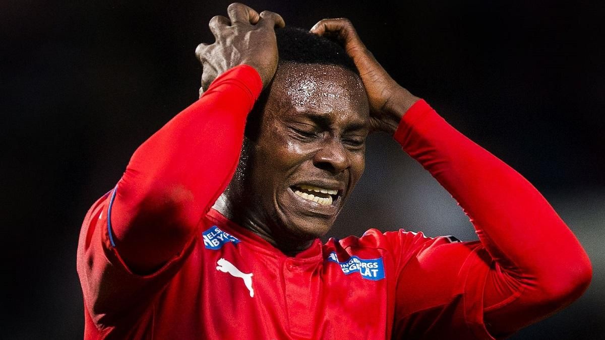 "Білий хлопчик": темношкірого футболіста дискваліфікували за расизм "Білий хлопчик": темношкірого футболіста дискваліфікували за расизм