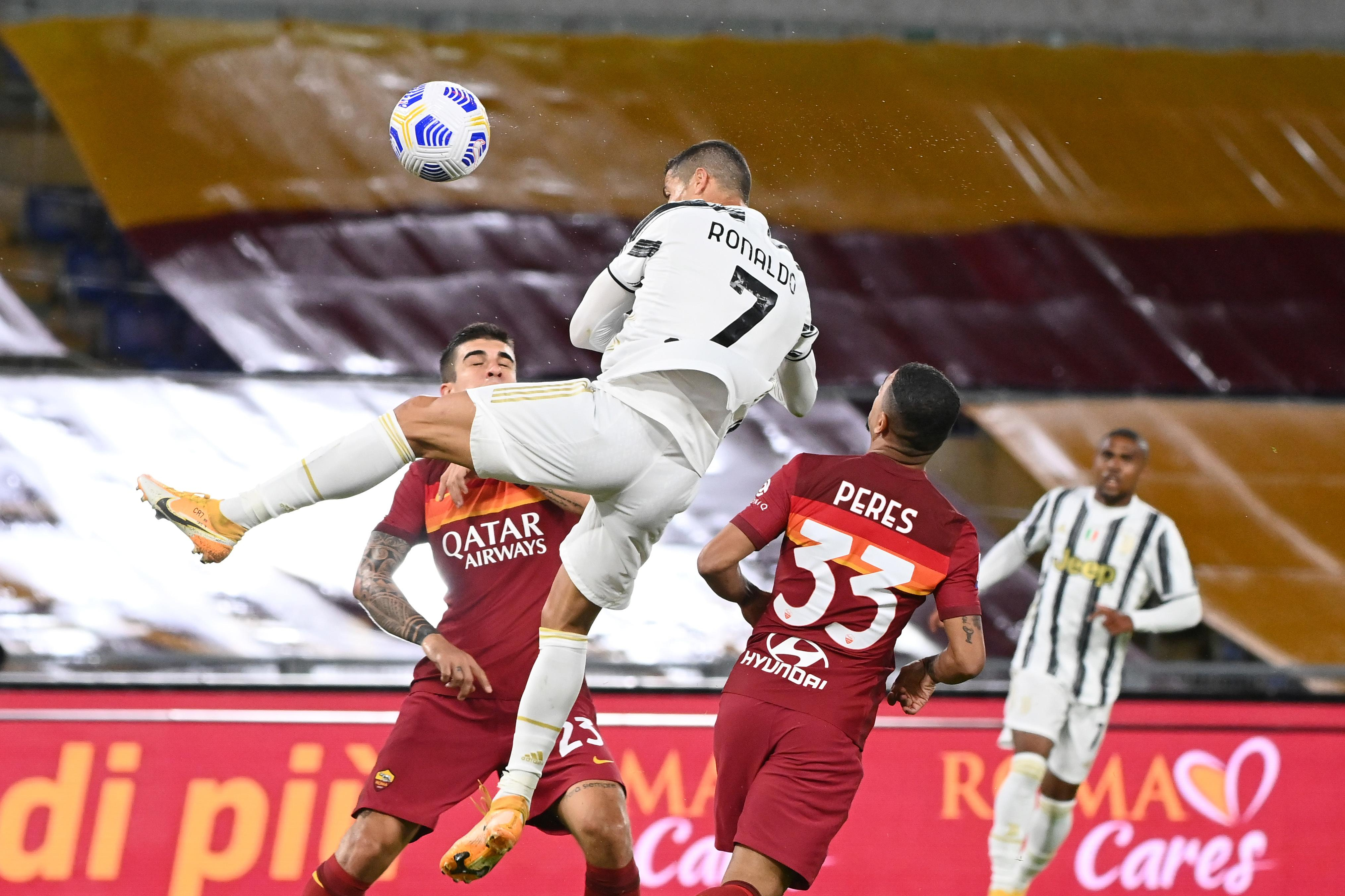 Роналду оформив унікальне досягнення, забивши два голи за "Ювентус" у матчі проти "Роми": відео