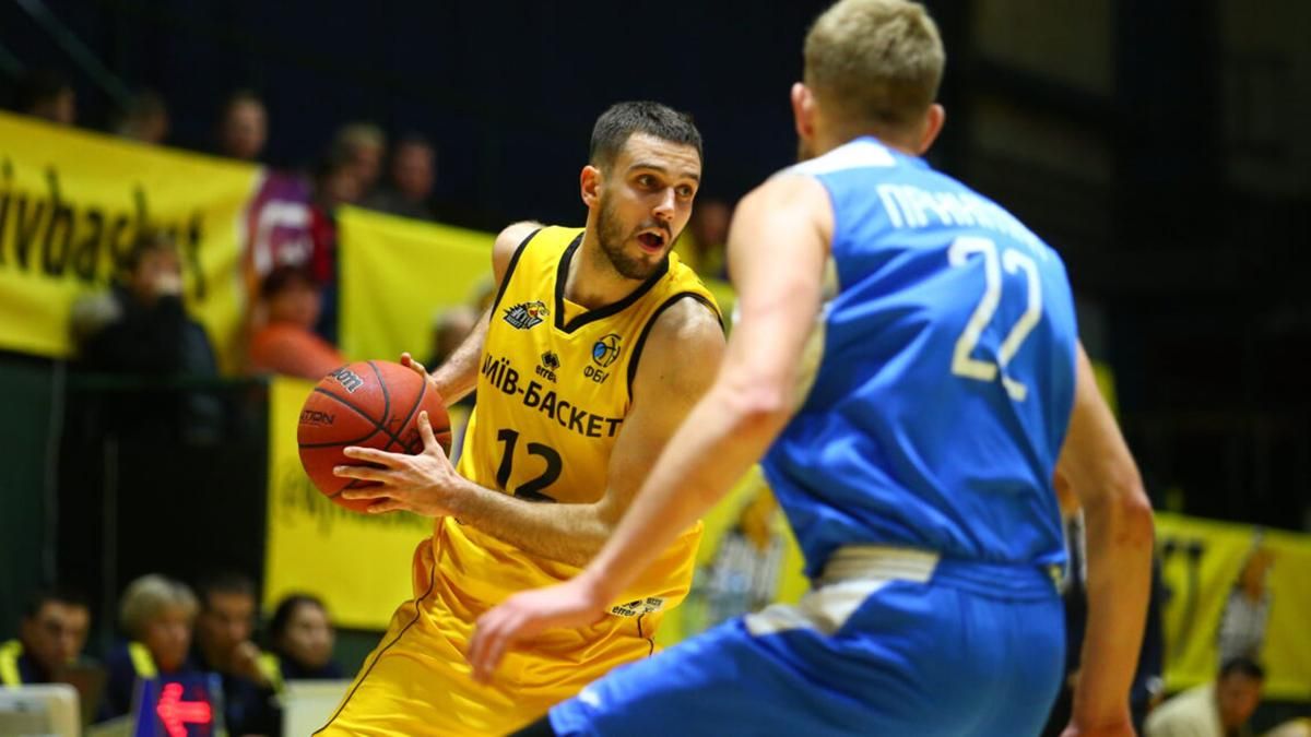 Мій перший тренер залишив спорт та поїхав на заробітки в Польщу, – баскетболіст Павло Крутоус Мій перший тренер залишив спорт та поїхав на заробітки в Польщу, – баскетболіст Павло Крутоус