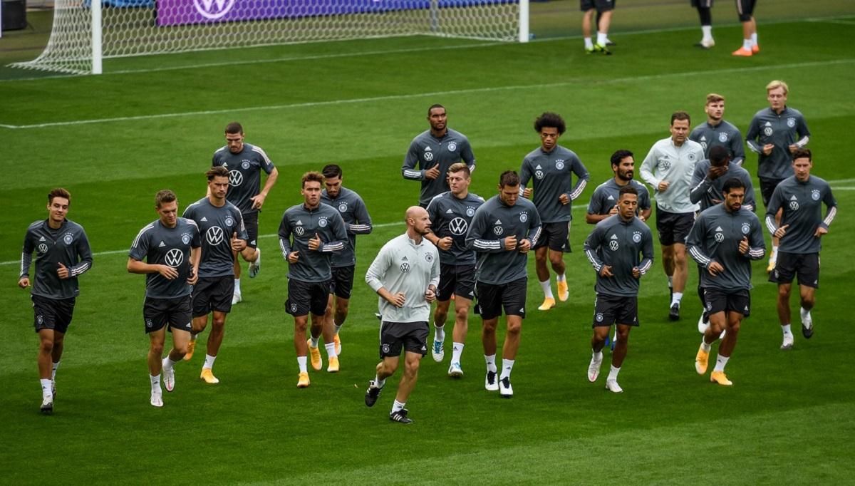 Тренер збірної Німеччини оголосив заявку на матч проти України: у складі дебютанти з "Боруссії" Тренер збірної Німеччини оголосив заявку на матч проти України: у складі дебютанти з "Боруссії"