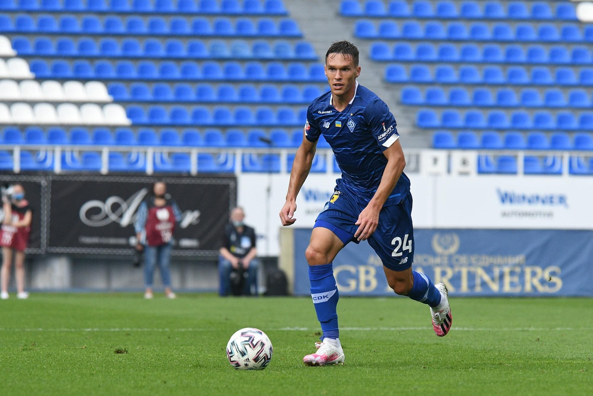 "Динамо" подписало новые контракты со звездными защитниками "Динамо" подписало новые контракты со звездными защитниками