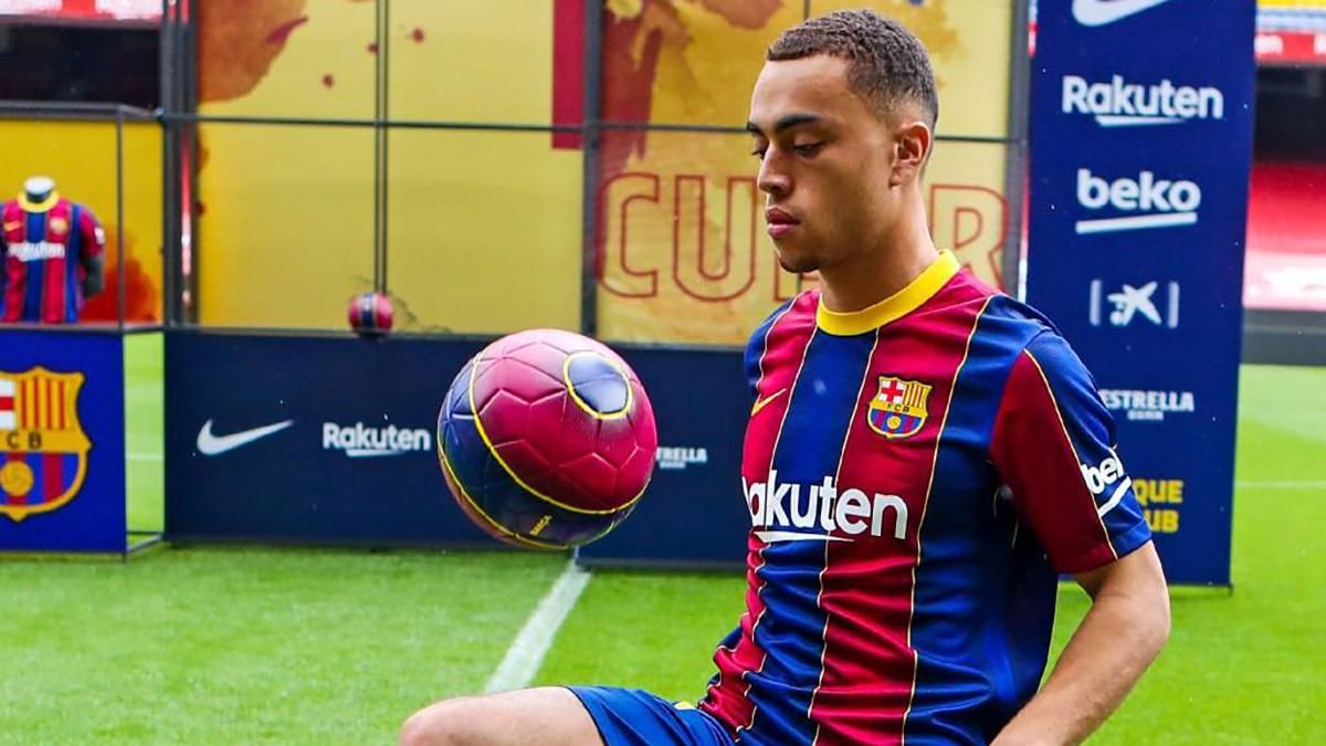 Дорогоцінний новачок "Барселони" осоромився на представленні – не зміг набити м'яч: відео