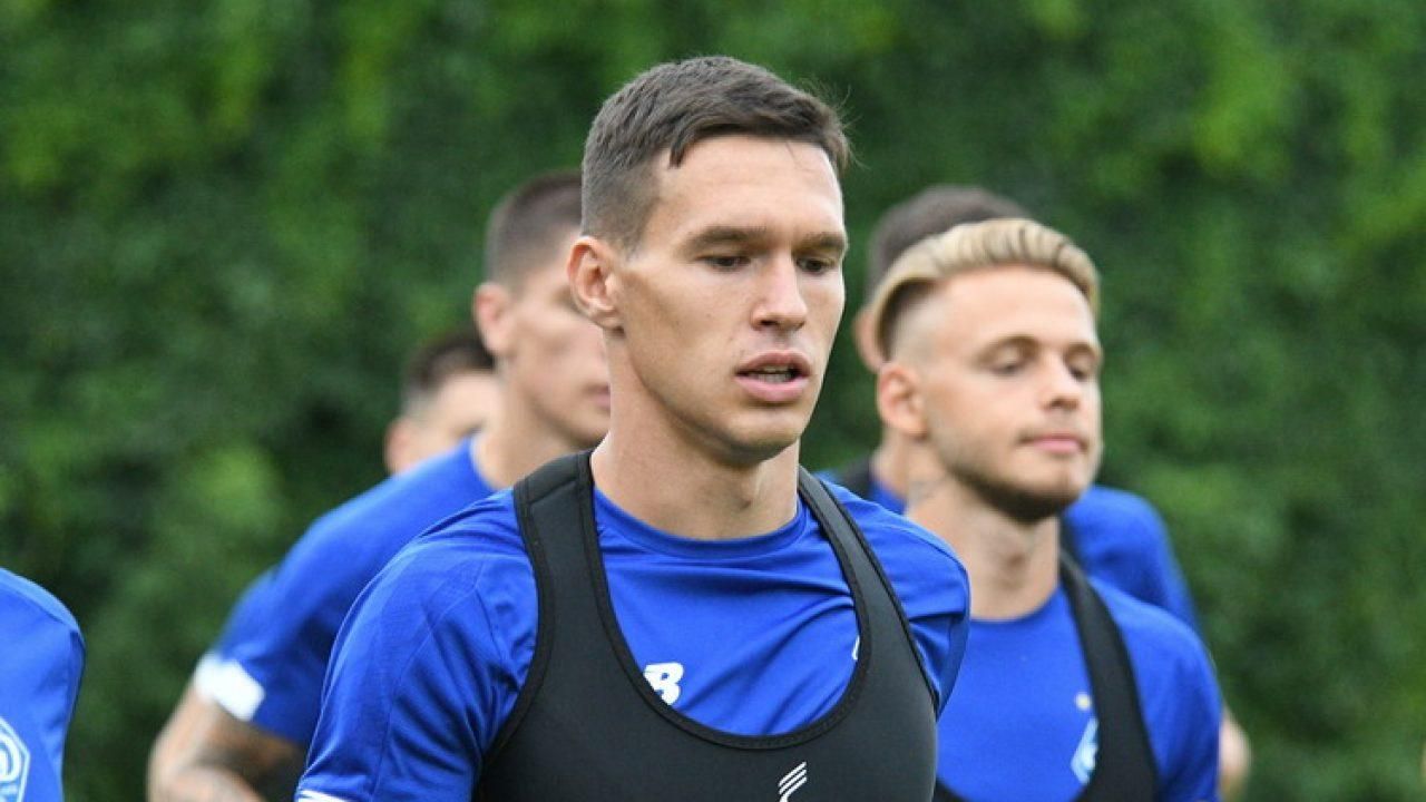 Вона сказала "Так": молодий захисник "Динамо" освідчився своїй чарівній дівчині – фото Вона сказала "Так": молодий захисник "Динамо" освідчився своїй чарівній дівчині – фото