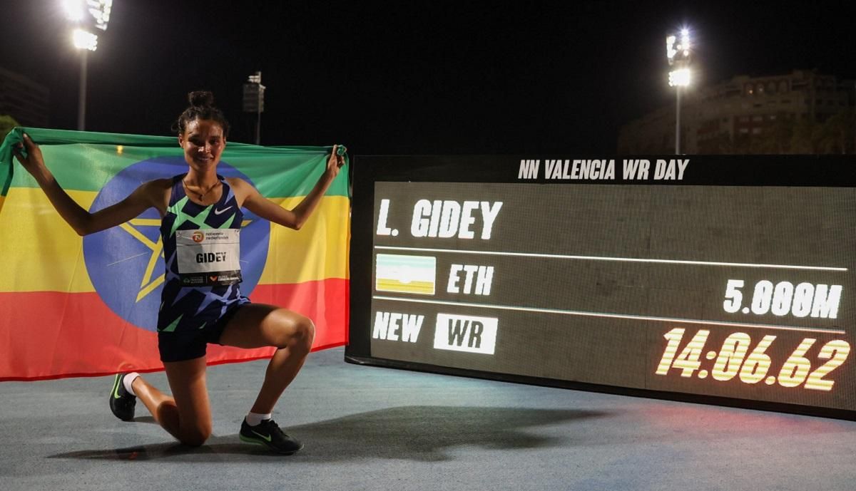 Переписали историю легкой атлетики: спортсмены за один вечер установили два мировых рекорда Переписали историю легкой атлетики: спортсмены за один вечер установили два мировых рекорда