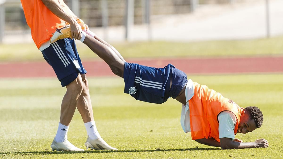 Дива техніки: суперники збірної України повеселилися на тренуванні – відео Дива техніки: суперники збірної України повеселилися на тренуванні – відео