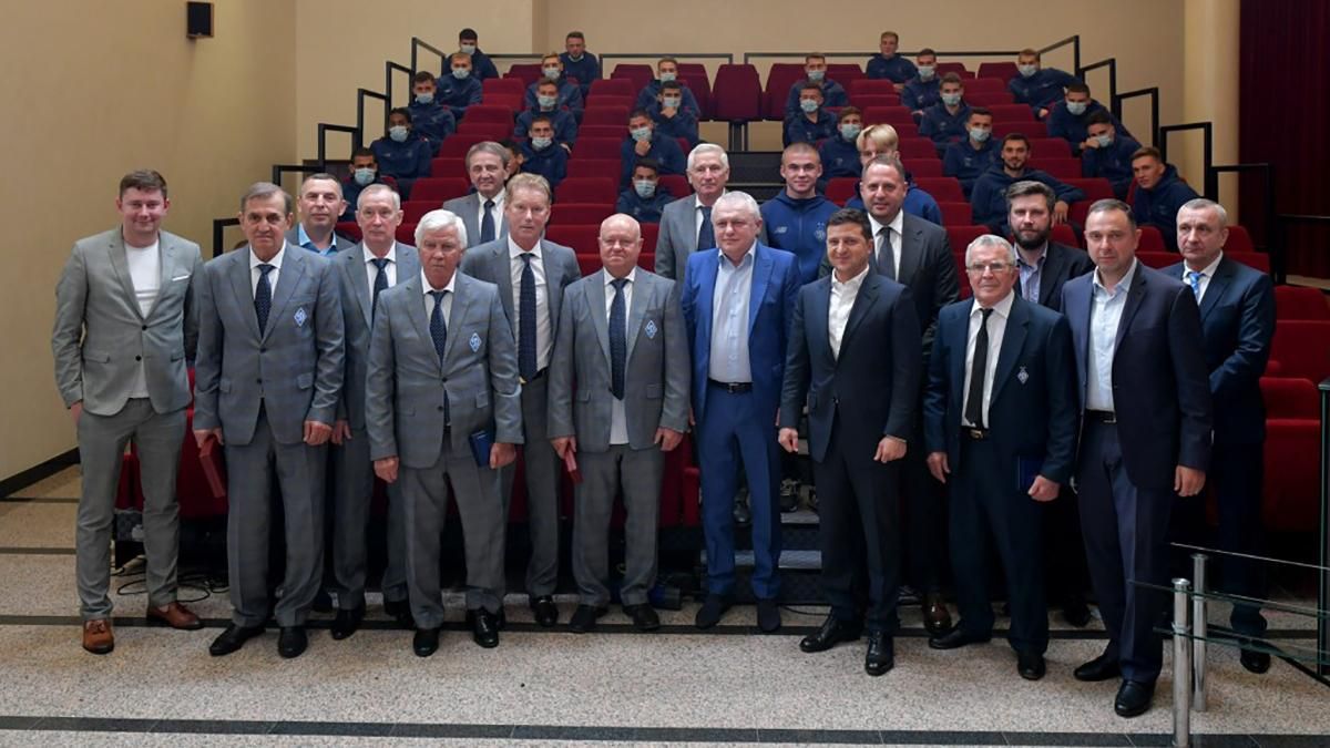 Зеленський провів зустріч з "Динамо" та нагородив легенд клубу: фото Зеленський провів зустріч з "Динамо" та нагородив легенд клубу: фото