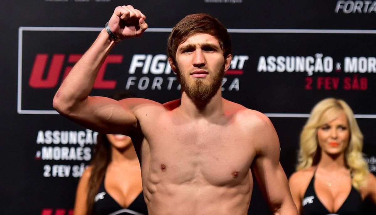 Розбив обличчя і ледь не вбив: росіянин жорстко нокаутував суперника за 51 секунду – відео Розбив обличчя і ледь не вбив: росіянин жорстко нокаутував суперника за 51 секунду – відео