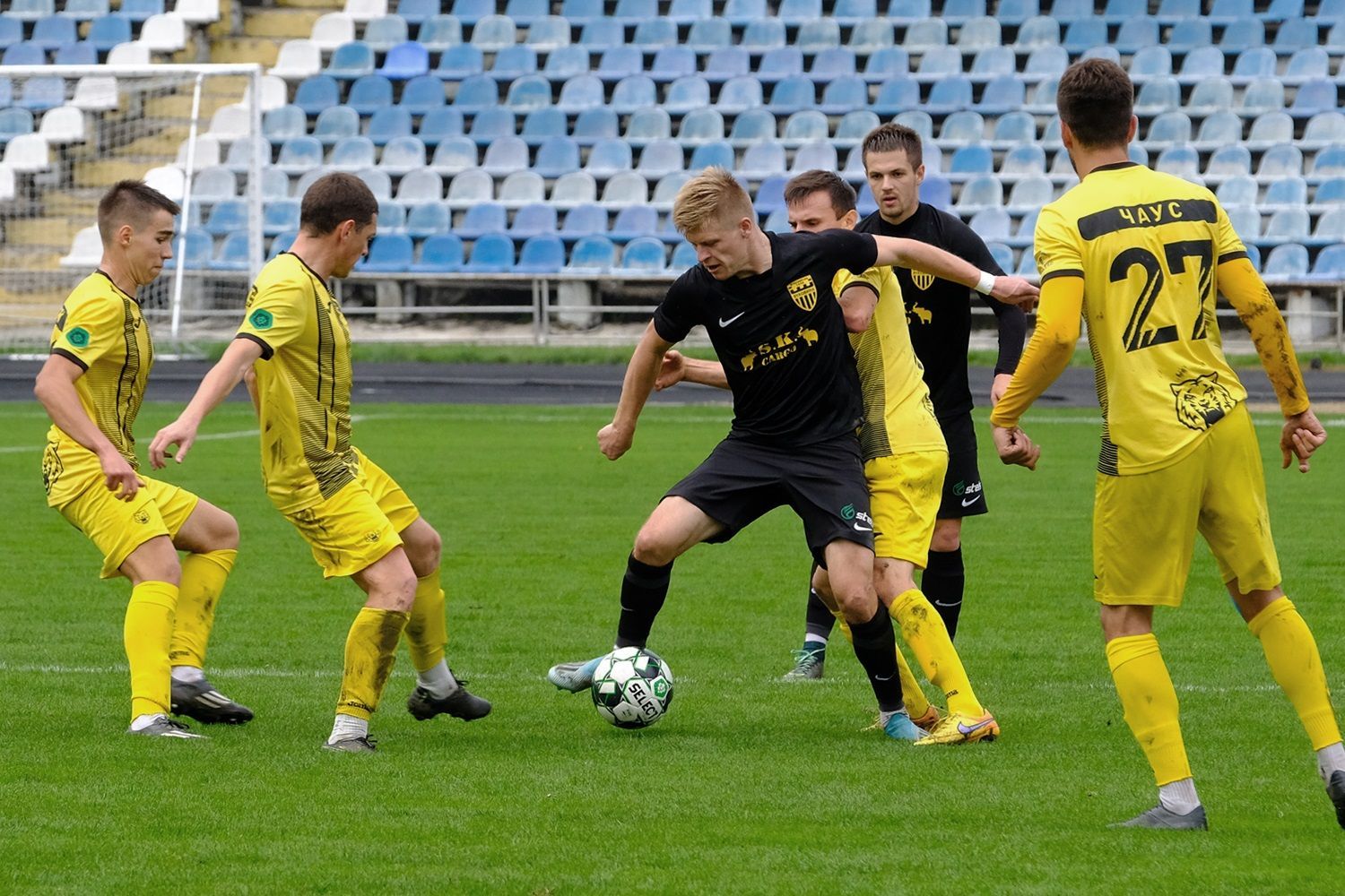 Український півзахисник провів матч у воротах замість голкіпера та врятував команду: відео Український півзахисник провів матч у воротах замість голкіпера та врятував команду: відео